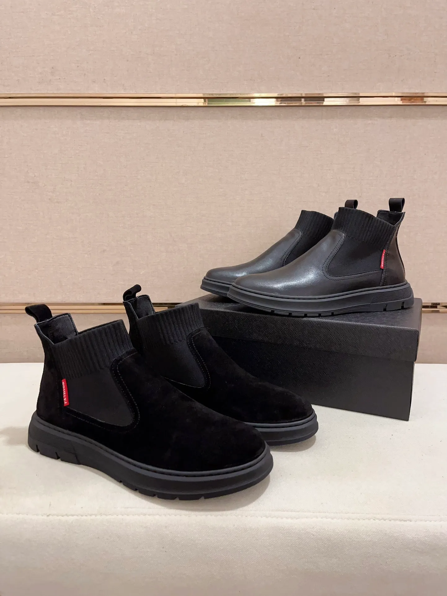Factory price 480💰 (sheepskin lining * velvet lining optional! Can be made without label) High-quality new PRADA (Prada) counters are launched simultaneously, new men's shoes, 😘fabric is made of high-tech glue-spraying technology. Lining: sheepskin lining* velvet lining. 👍🏿 High-end ☄️ air-cushion molded anti-slip rubber outsole, exquisite lines, simple and elegant, comfortable and high-end for leisure travel. Code number: 38 to 44 (45 can be customized and cannot be returned or exchanged)
